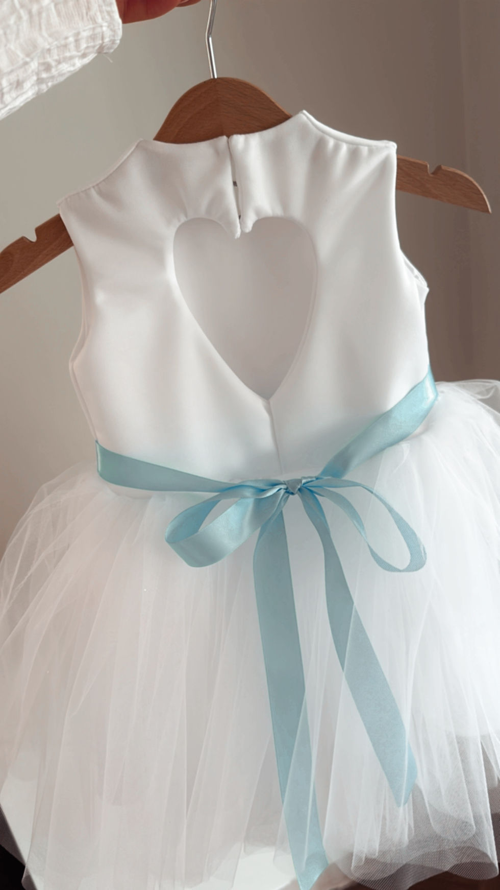 Thumbnail: Soft Tulle Flower Girl Dress with Heart Back – Elegant Wedding Dress for Toddler