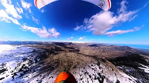 vue aérienne des Préalpes d'Azur au printemps