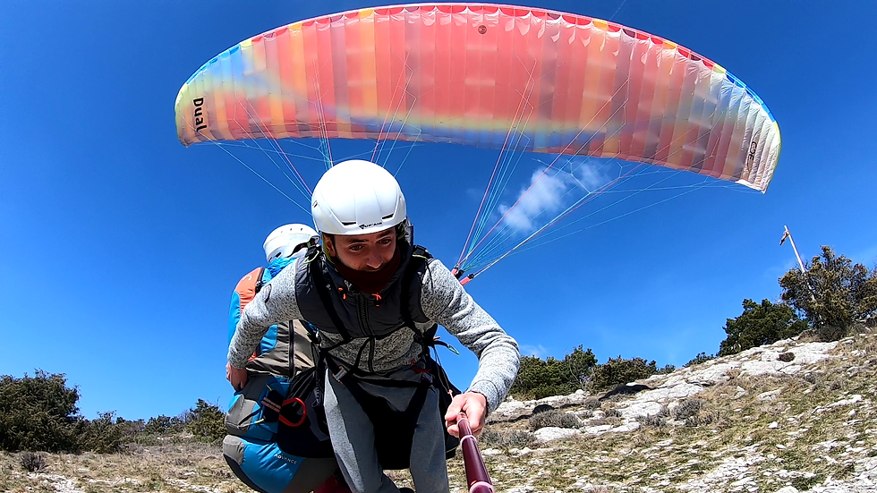 Décollage en biplace parapente dans les Alpes-Maritimes