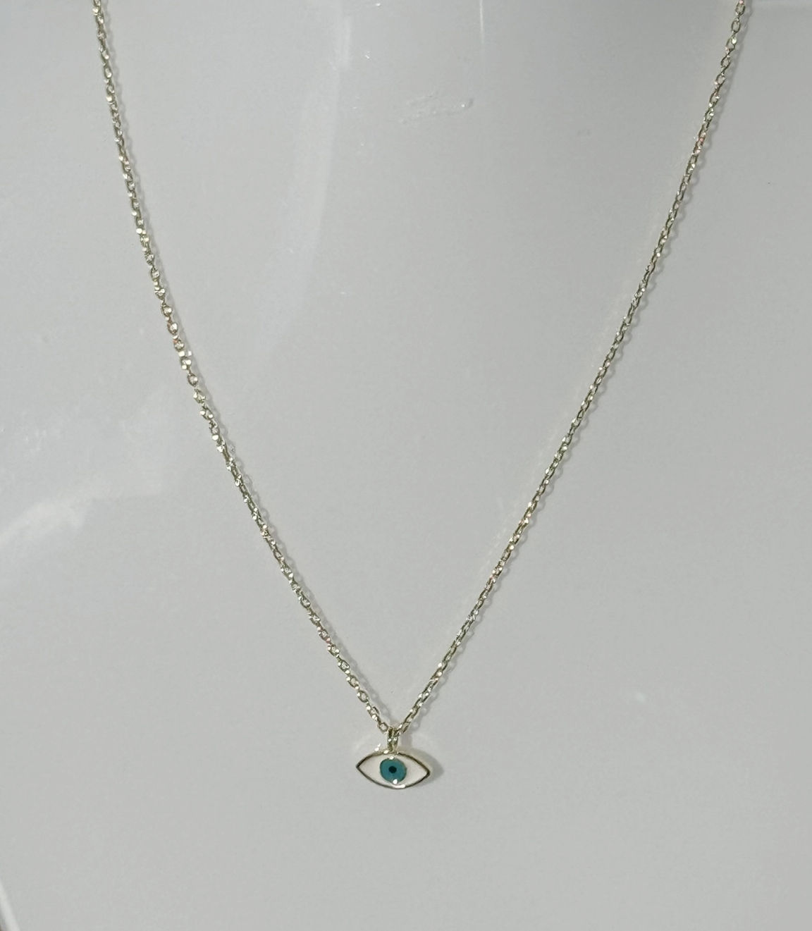 Κολιέ ματάκι οβάλ.