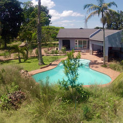 Swimming pool and lapa at ilanda Guest House White River