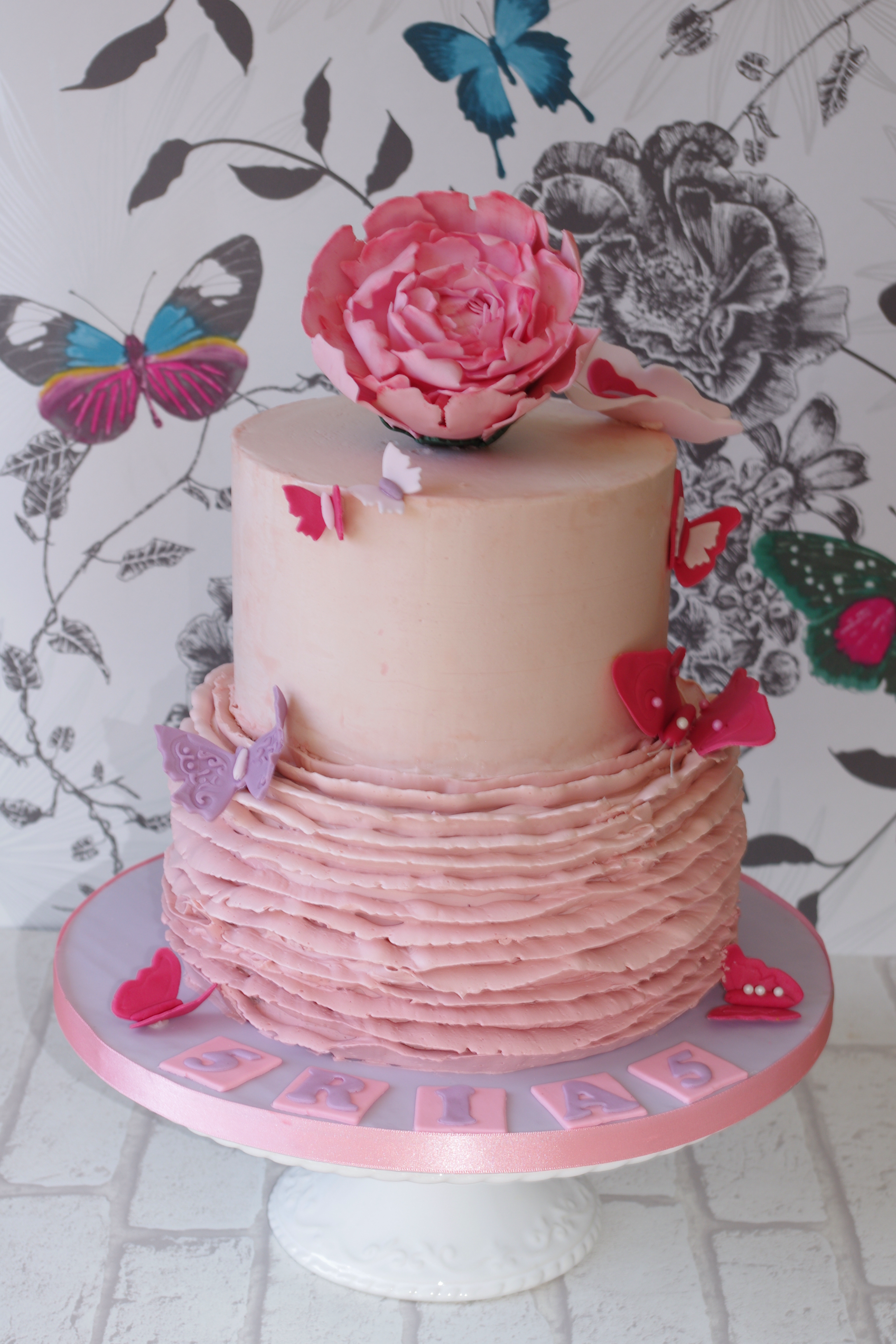 Buttercream ruffle cake with Peony