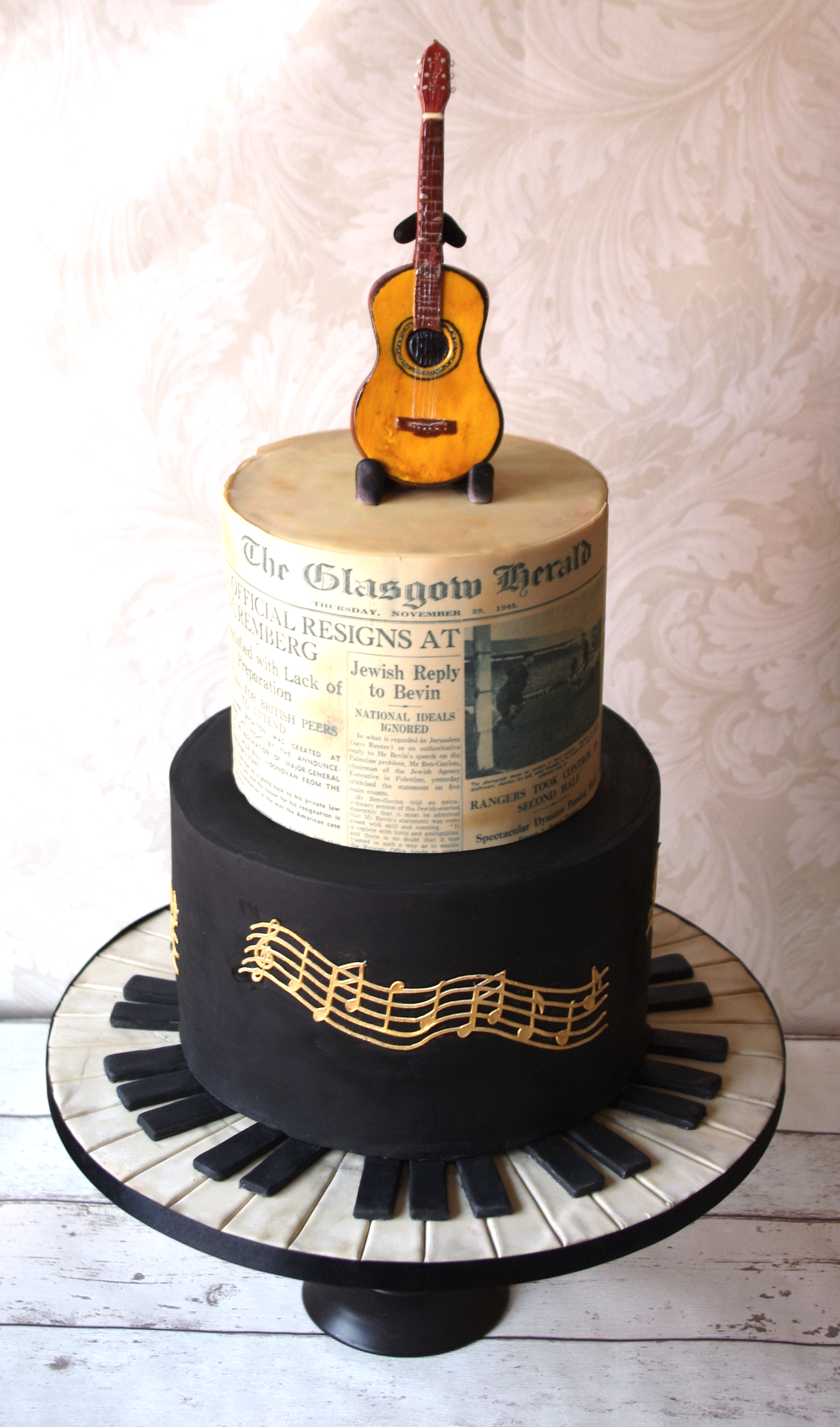 Music guitar Pianno cake