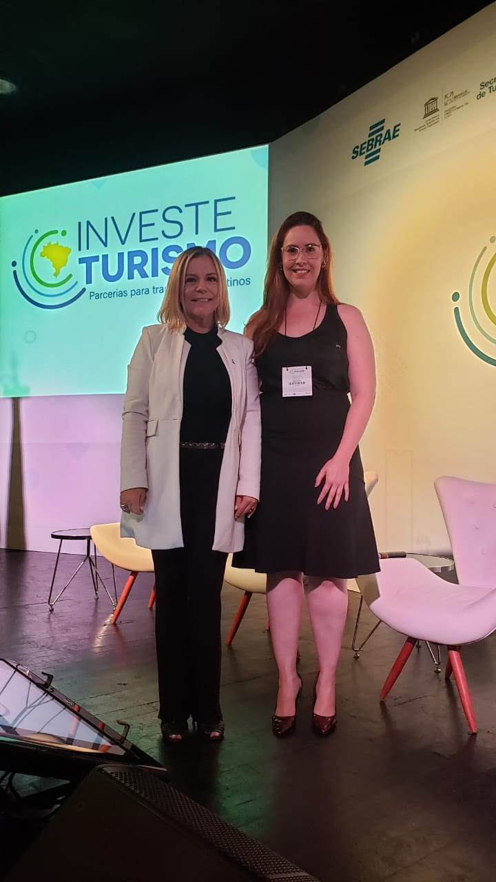Sec. Do Turismo do Gdf Vanessa Chaves de Mendonça e Denyse Gabrielle, Gestora de Ensino, Pesquisa e Extensão da Empresa Azul Associação.