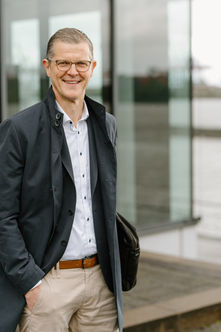 buisness-portrait-shooting-hamburg-fotograf-fotografin-profesionell-outdoor-indoor-buisnessportrait-arbeit-team-mitarbeiter-office-baustelle-dokuemntation