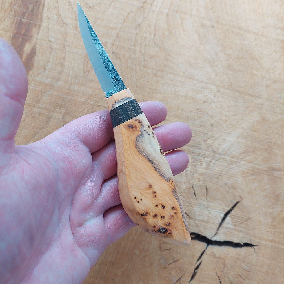 Thumbnail: Stunning yew carver