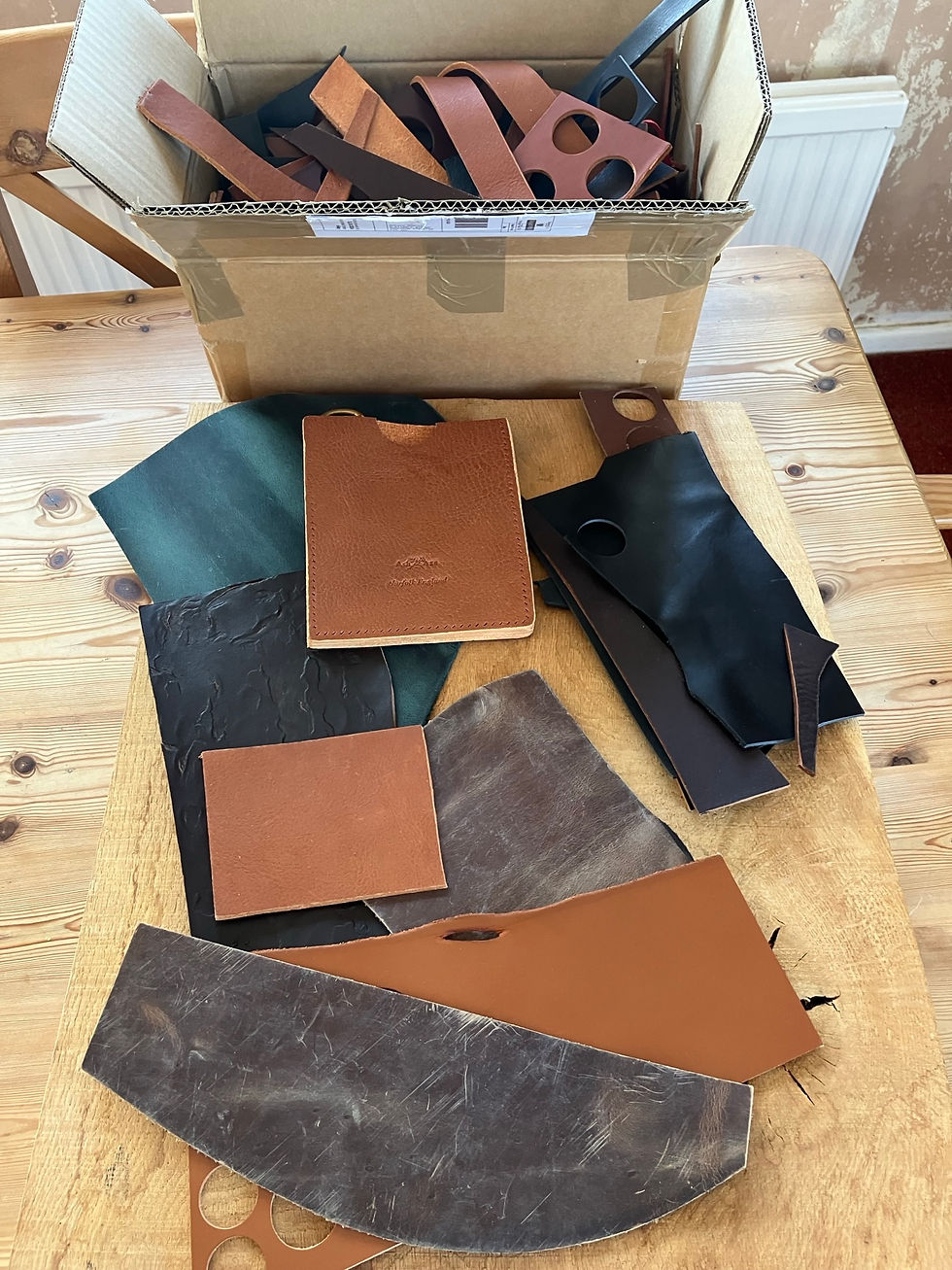 Thumbnail: Leather offcuts 2kg