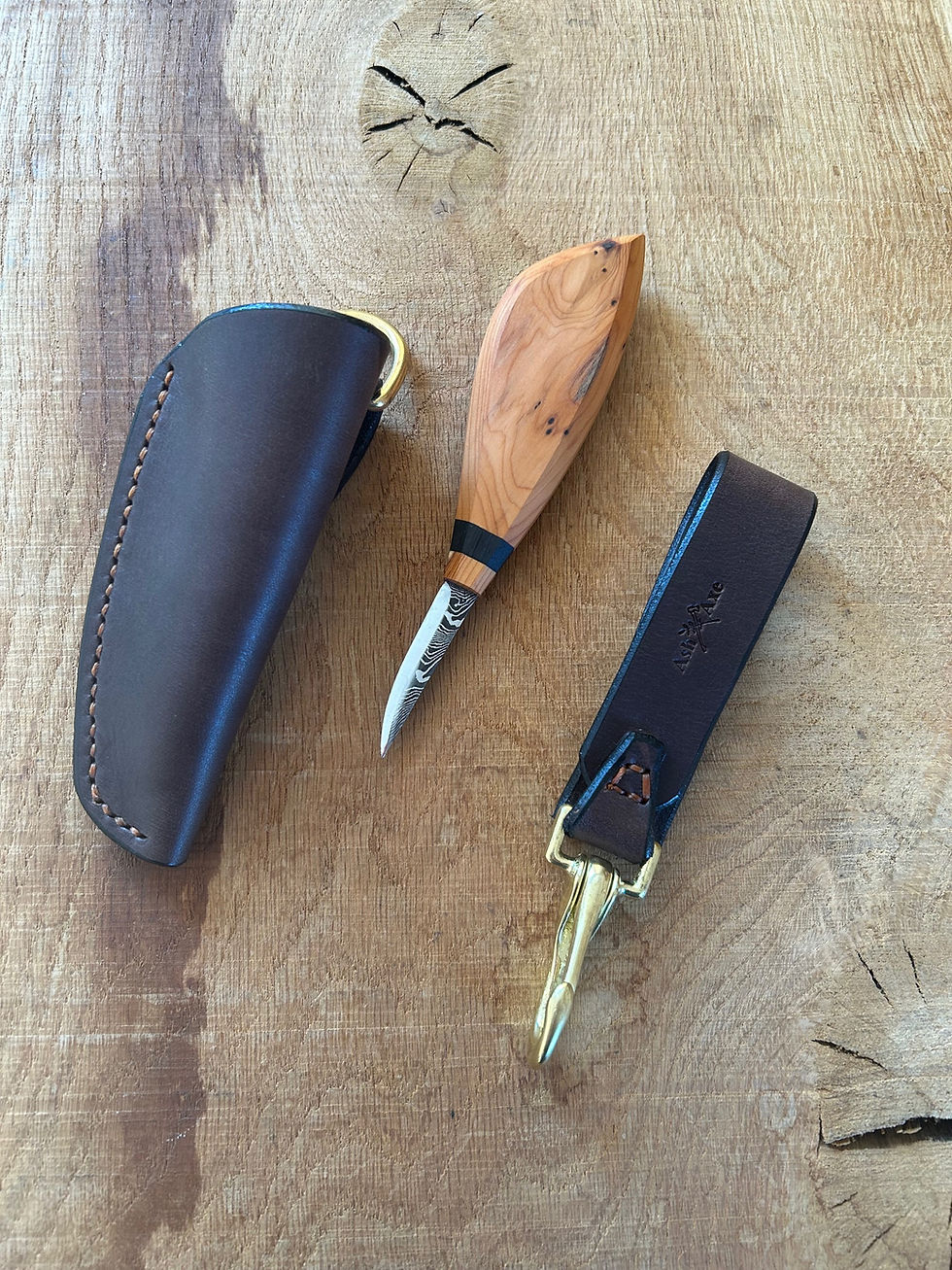 Damascus & yew carver set