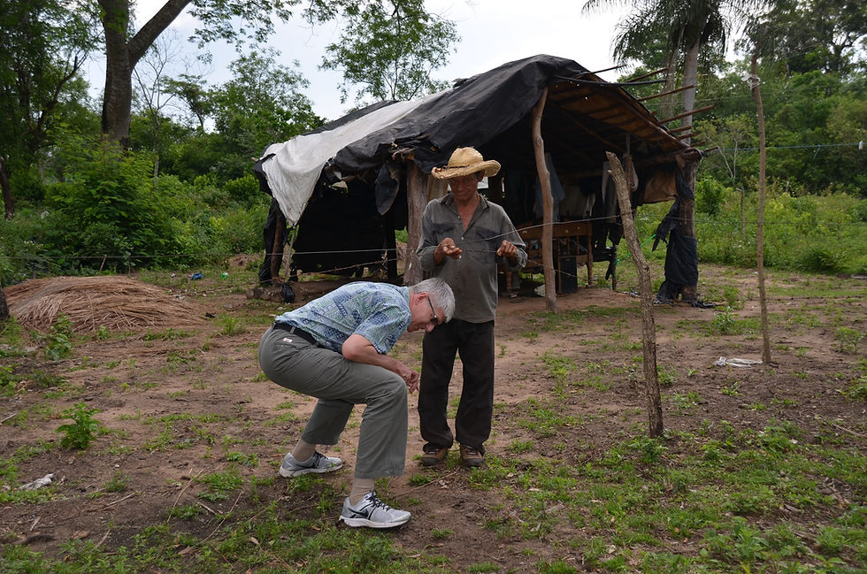 Ein ausgestoßener Leprapatient wird auf der Kontrollfahrt besucht