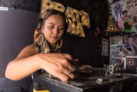 DJ Janaina  Nas