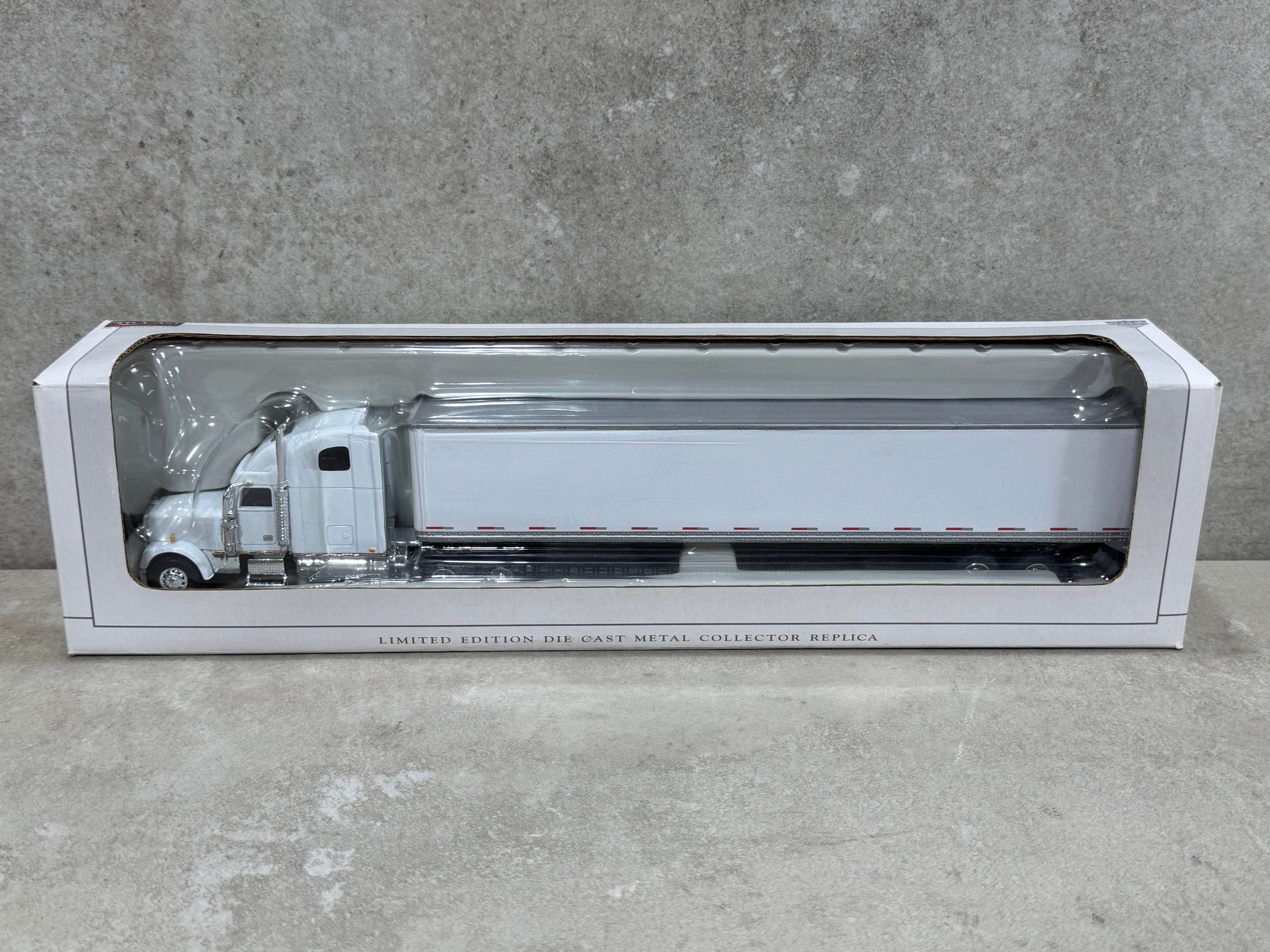 1/64 Freightliner Classic w/ Van Trailer SpecCast