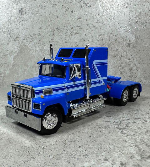 1/64 Ford LTL 9000 Blue | FarmToys4You