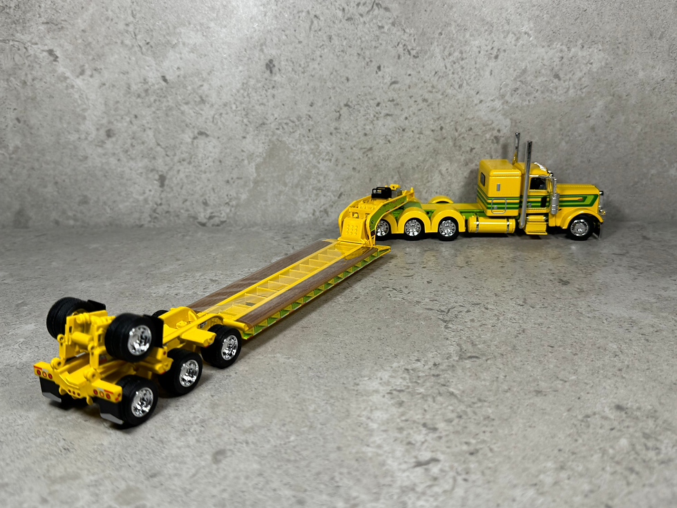 Thumbnail: 1/64 Peterbilt 389 w/ Fontaine Magnitude Lowboy Yellow/Green