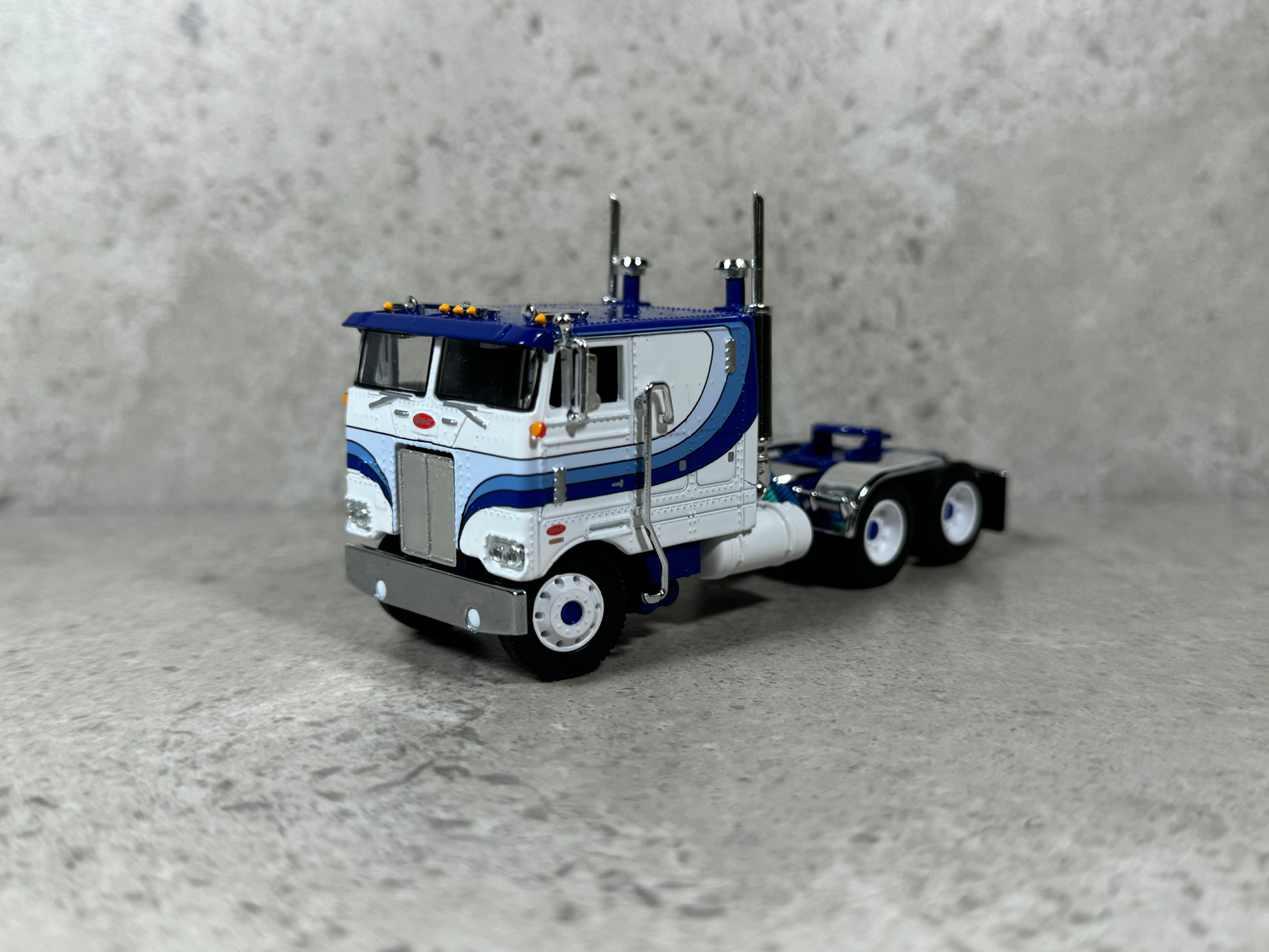 1/64 Peterbilt 352 COE White/Blue