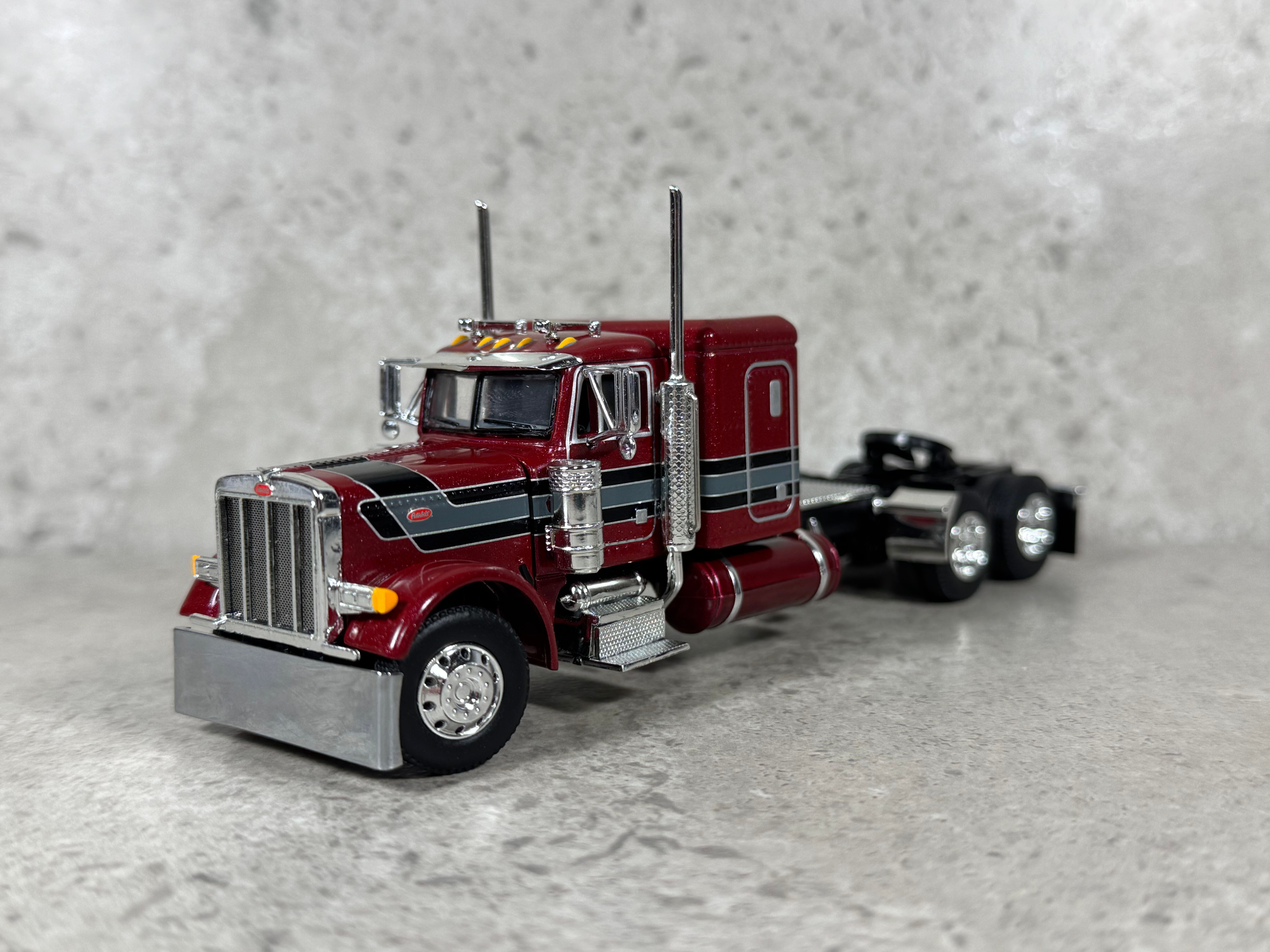 1/64 Peterbilt 379 Red/Black