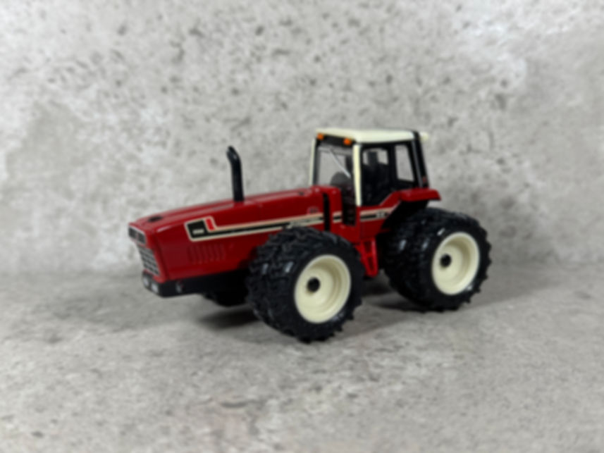 1/64 International 3588 2+2