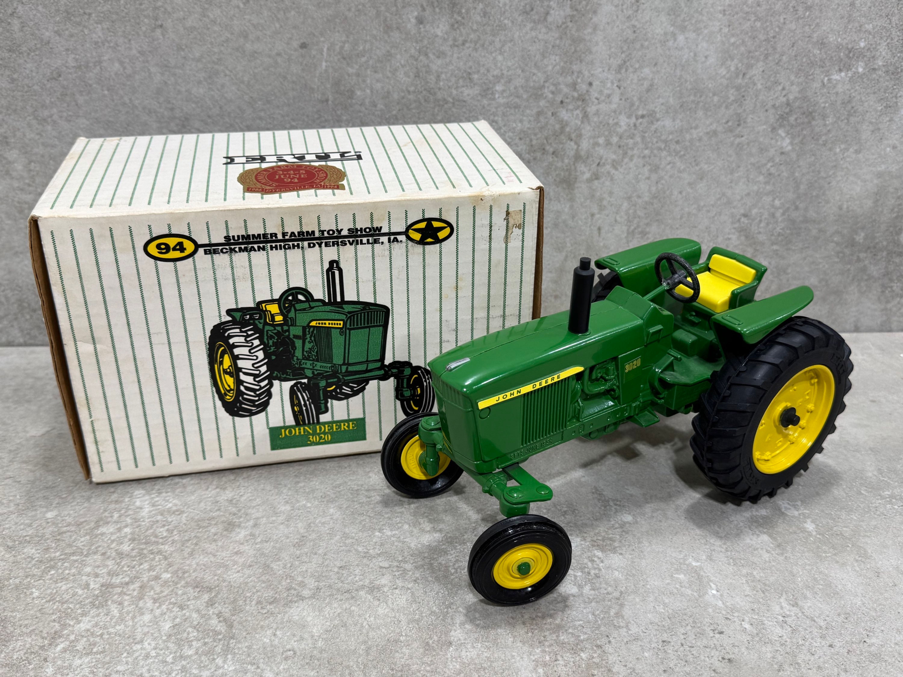 1/16 John Deere 3010 1994 Summer Farm Toy Show