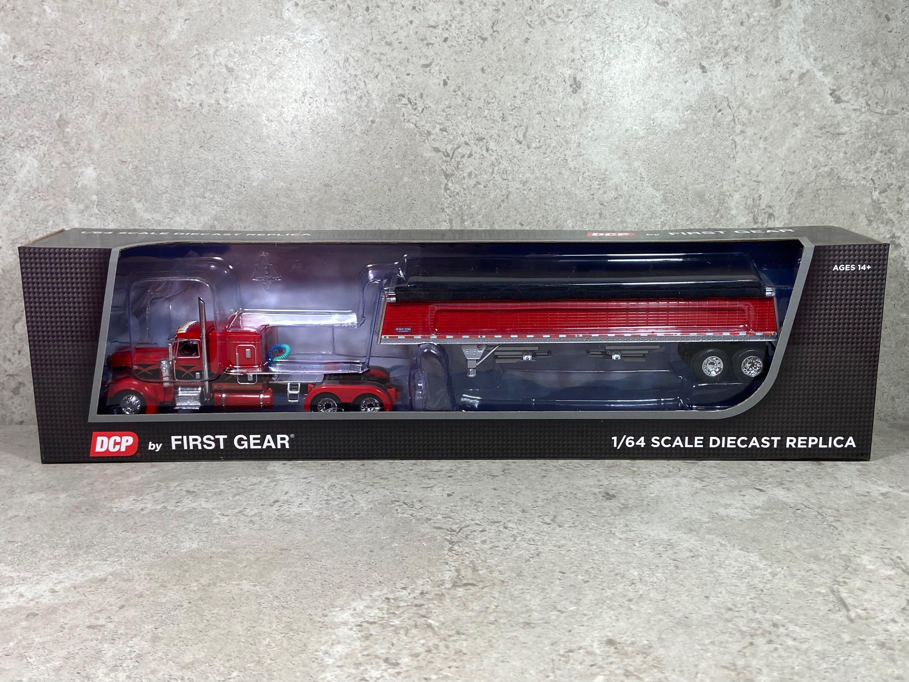 1/64 Peterbilt 389 w/ Wilson Commander Trailer-Red/Black