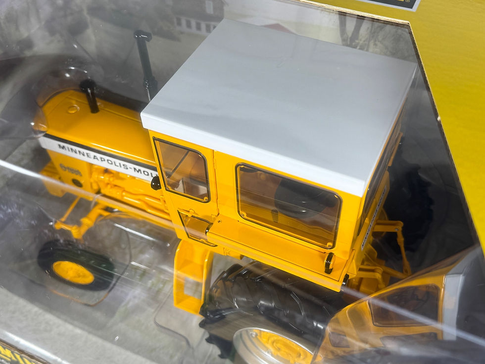 Thumbnail: 1/16 Minneapolis Moline G-1000 Vista w/ Cab