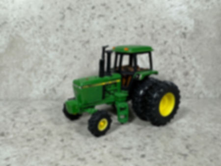1/64 John Deere 4450 w/ Duals & FWA