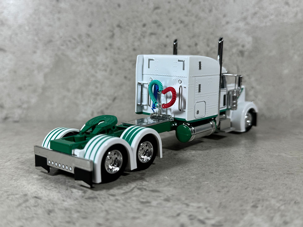 Thumbnail: 1/64 Peterbilt 389 White/Green