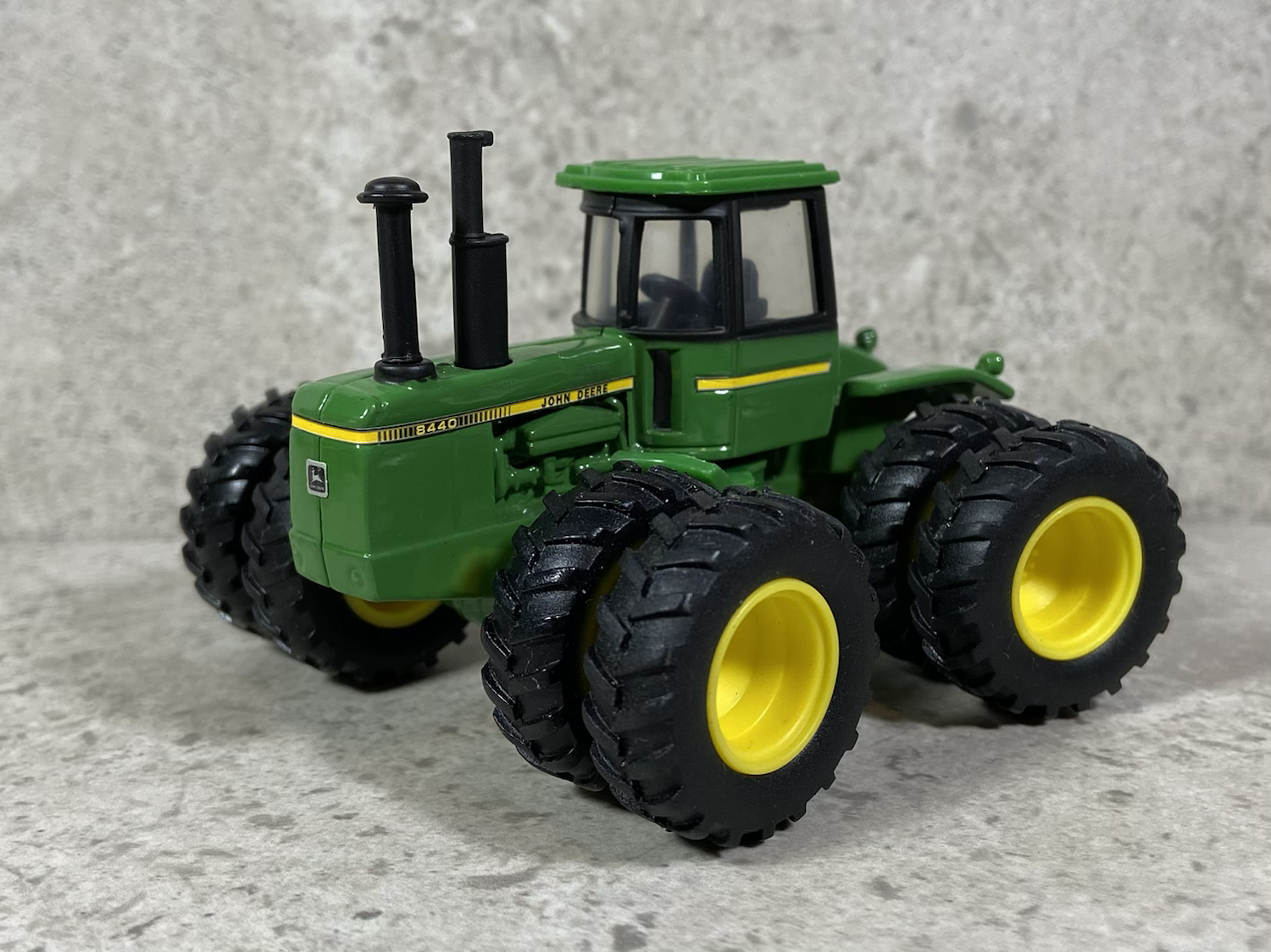 1/64 John Deere 8440