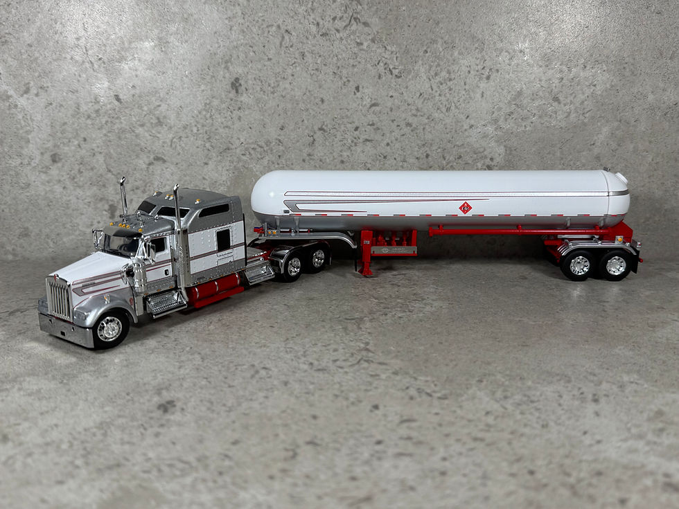 Thumbnail: 1/64 Kenworth W900L w/ Mississippi LPG Tanker Silver/White/Red