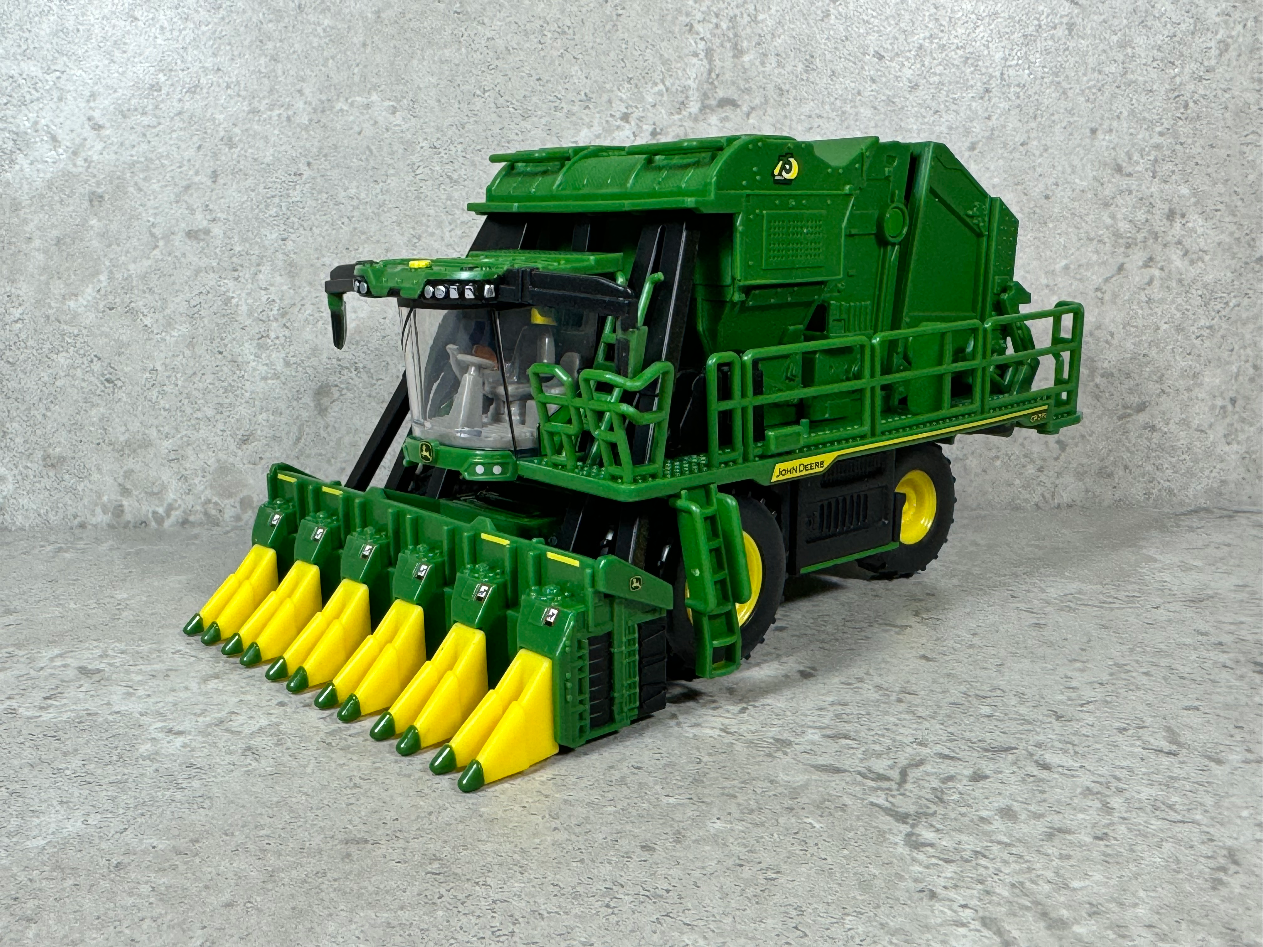 1/64 John Deere CP770 Cotton Picker Prestige