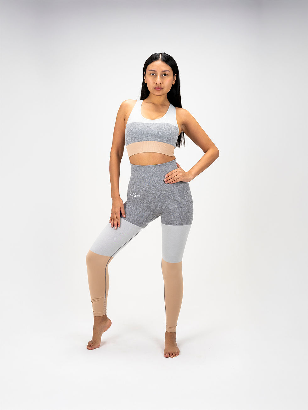 Completo corto grigio e giallo vista frontale