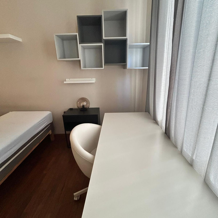 vista scrivania in camera