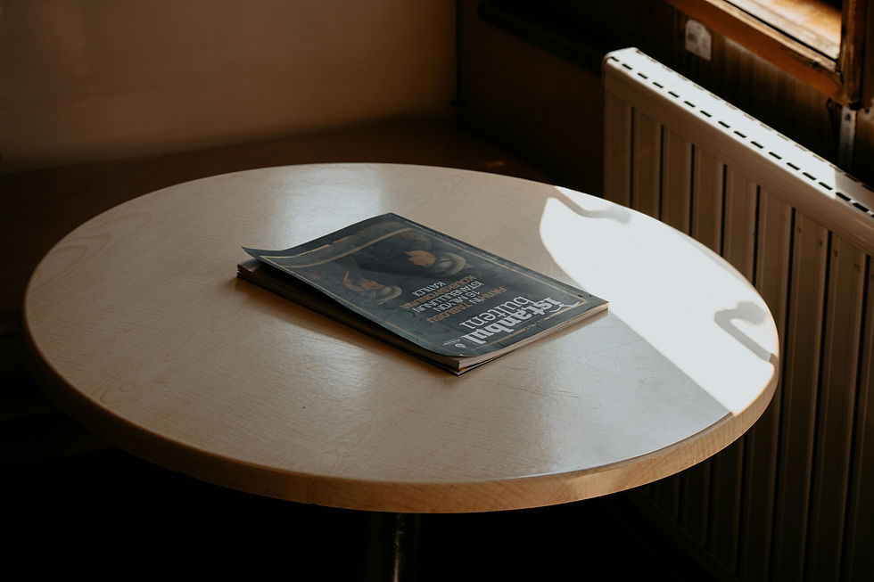 Magazine on a round table for wisdom infinita.