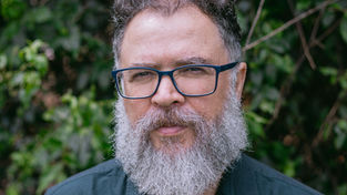 Escritor conquistense Nélio Silzantov lança novo romance inspirado na trajetória de Madalena Santos Reinbolt