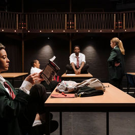 [Review:] BIRDS AND BEES (online).