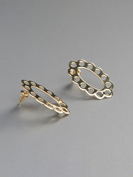 Çağdaş mücevher, Silüet küpe, altın küpe, tasarım altın küpe, özel tasarım altın küpe, Toz design, galeri santim, çağdaş mücevher galerisi, istanbul, Nişantaşı, türkiye, modern takı, modern mücevher, altın takı, altın tasarımlar, özgün tasarım küpe, Contemporary jewellery, Silhouette earring, gold earring, design gold earring, special design gold earring, toz design, gallery santim, contemporary jewelery gallery, Istanbul, Nişantaşı, Turkey, modern jewellery, gold jewellery, gold designs, original design earring