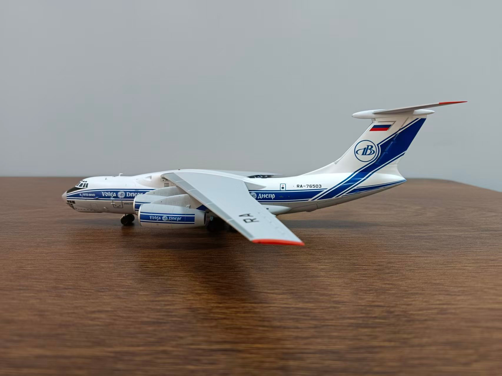 1:200 IL-76 aircraft model Volga-Dnepr Airlines VI