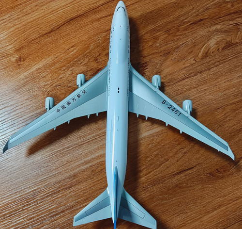 Diecast Plane Master1:200 Alloy B747-400F China Southern