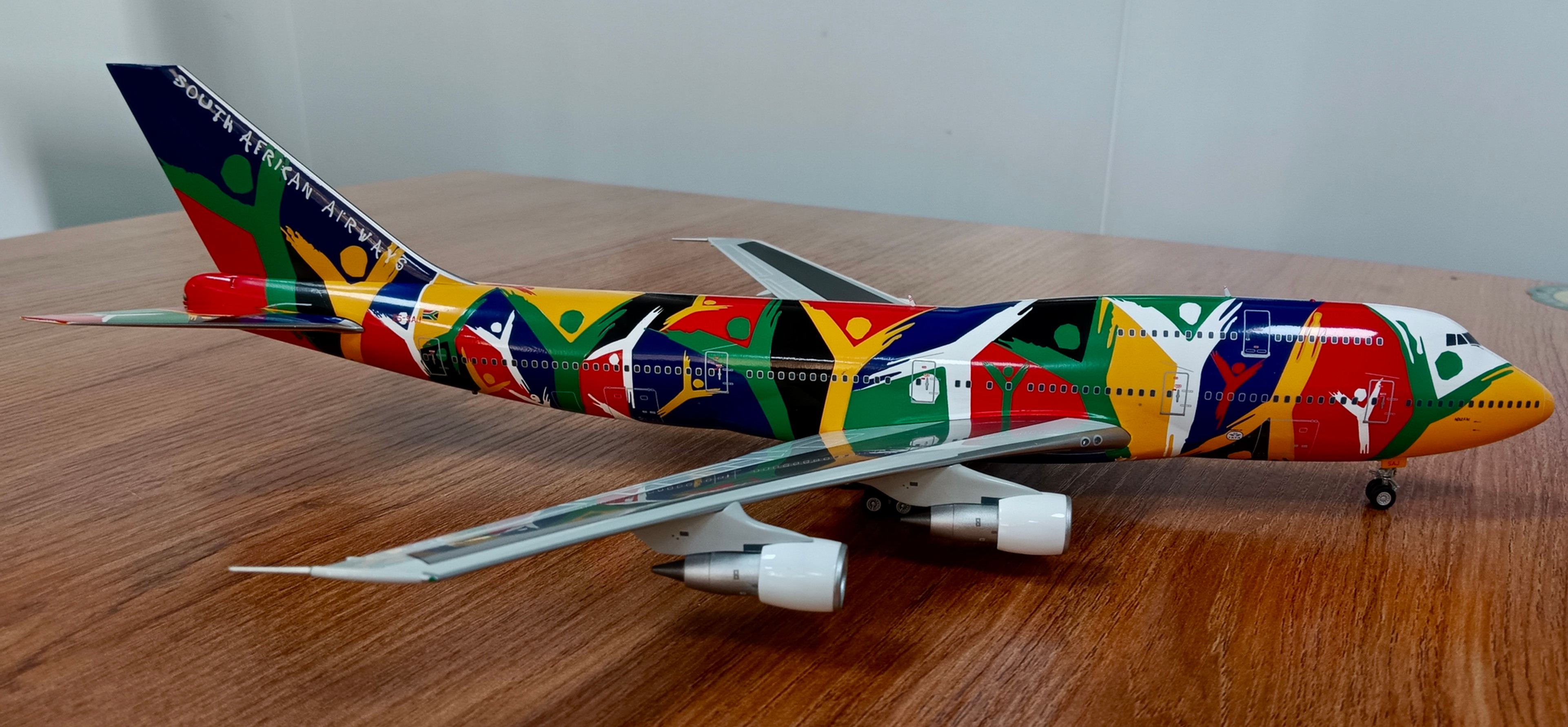 B747-300 in South African Airways Hdizani livery in 1:200