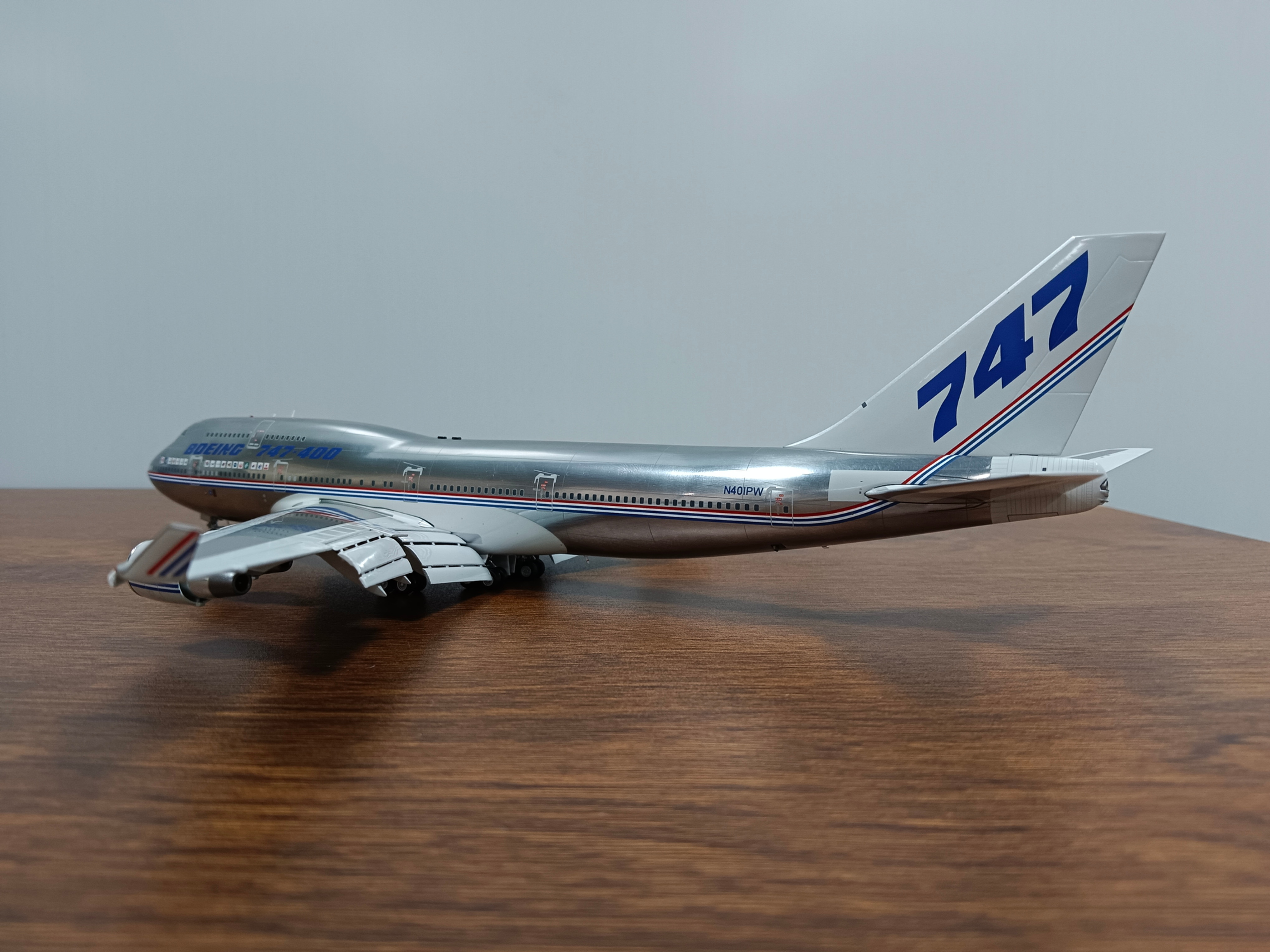 Boeing B747-400 N401PW Polished 1:200 alloy model with item NO.L2131 &L2131FD