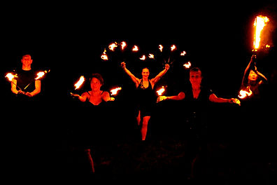 mariage wedding acrobates spectacles numéro animation spectacle feu fire duo Lyodji cie Provence Nice Monaco