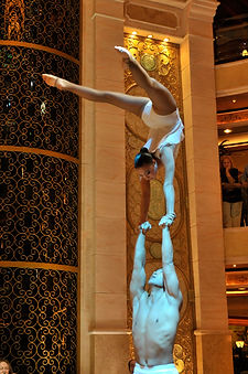 mariage wedding acrobates spectacles numéro animation spectacle acrobatique équilibre porté duo lyodji cie nice monaco cannes