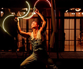 mariage wedding acrobates spectacles numéro animation spectacle lumineux led buugeng duo lyodji cie marseille PACA
