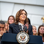 KamalaHarrisGenZmarketing_G_RM_2162425844.jpg
