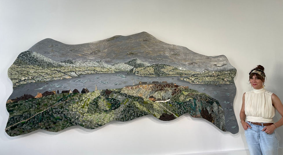 Murale exposée au Musée des Plaines d'Abraham, Québec.
oeuvre en mosaïque d'Adeline Benhammouda contenant des artefacts des Plaines d'Abraham.