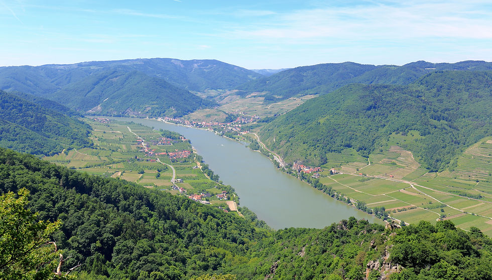 Geschlossene Siedlungsstruktur in der Wachau (© C.Stadler/Bwag)