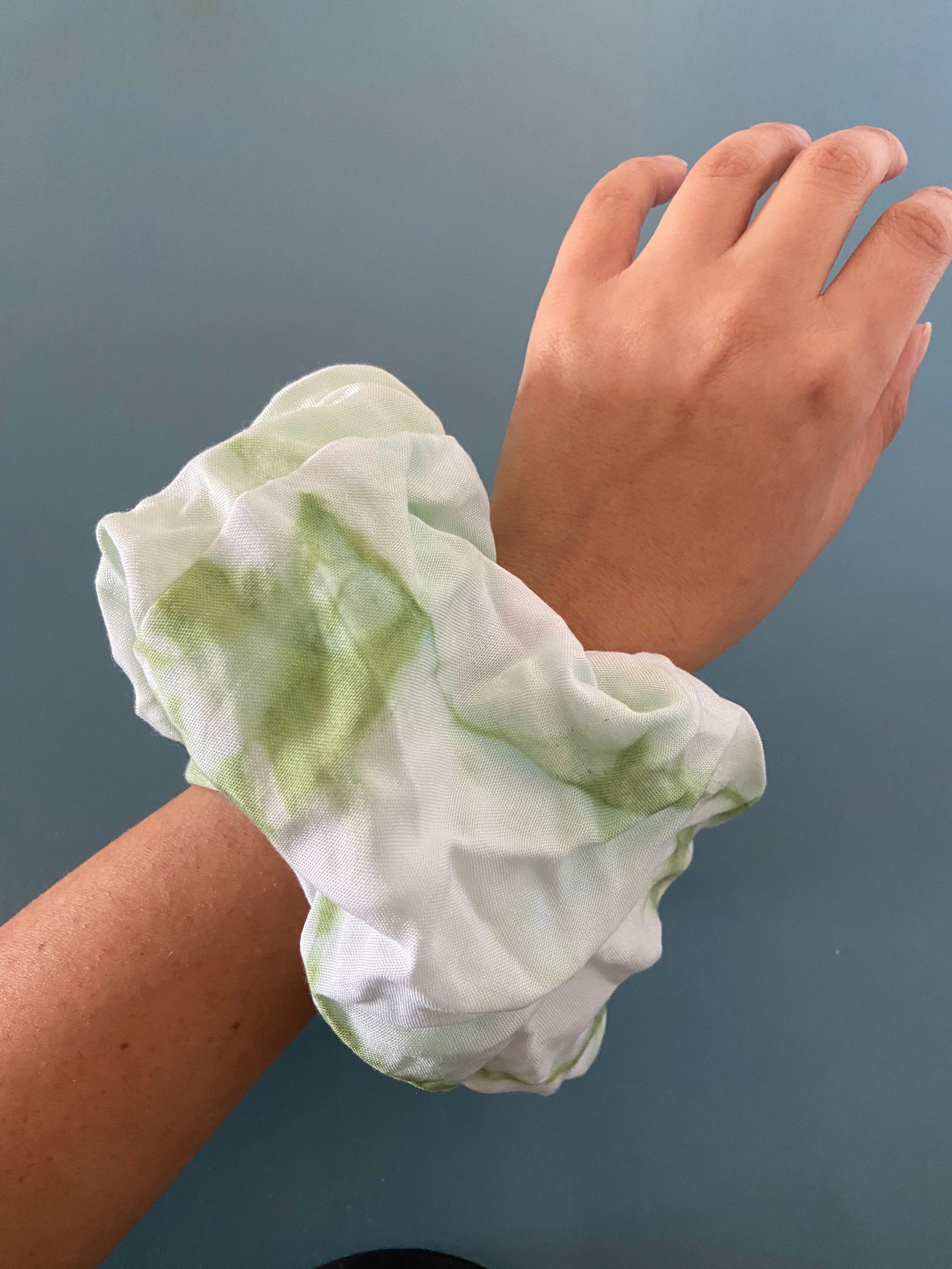 Scrunchie Grande Verde y Blanco #1