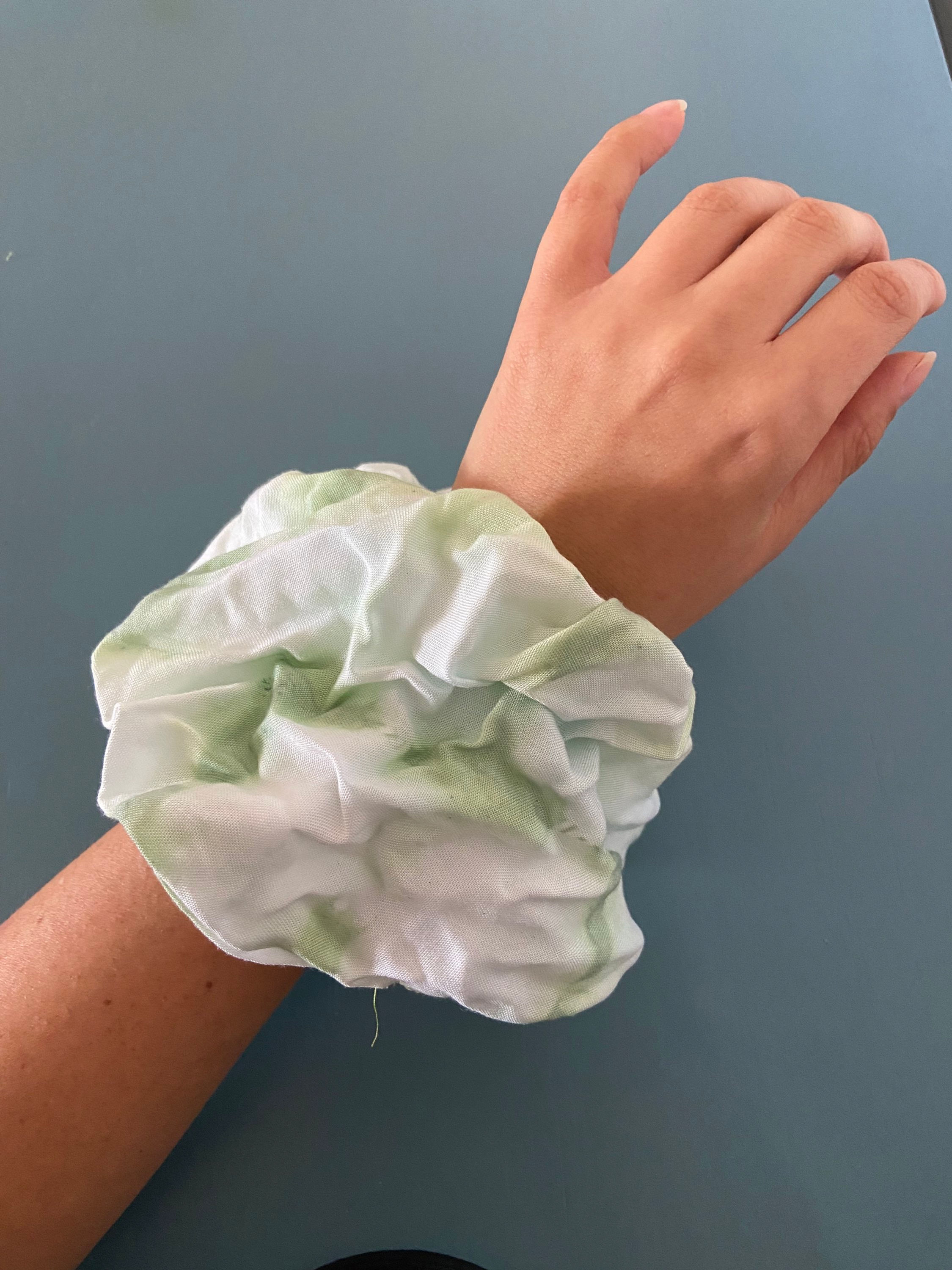 Scrunchie Grande Verde y Blanco #2