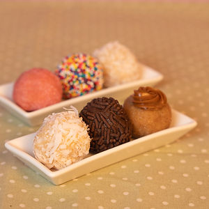 BRIGADEIRO (FUDGE BALLS)