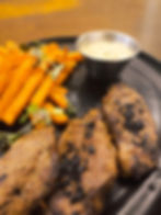 Dados de presa ibérica acompañado de boniato.