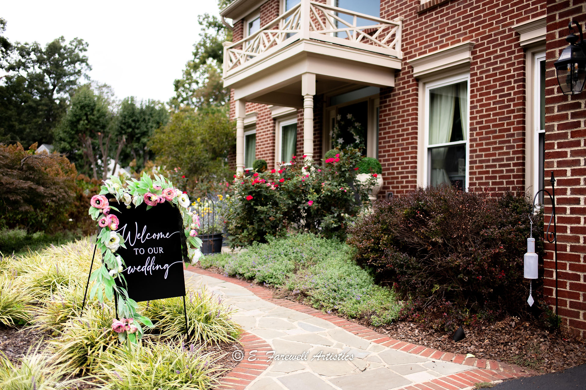 Small Intimate Garden Wedding Photography in Fredericksburg, Virginia captured by Virginia Wedding Photographer Emily Farewell. 