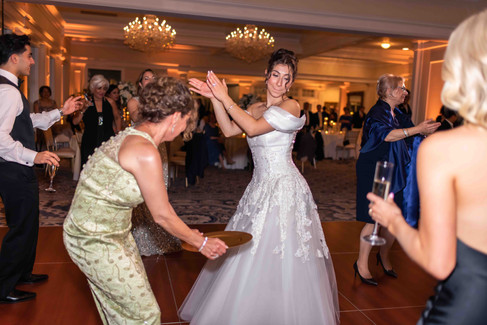 Documentary Style Wedding Photography at Trump National Golf Club in Washington DC by Virginia Wedding Photographer and Washington DC Wedding Photographer Emily Farewell